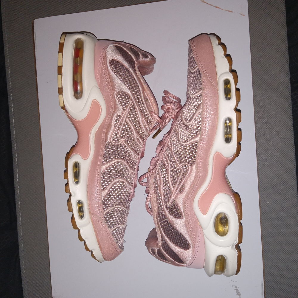 $40 Womens Nike Pink Air Max TN Sneakers Size 7